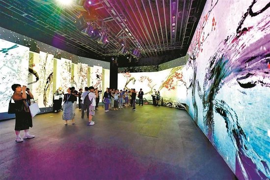11月6日深圳美术馆(新馆)开馆,有多个展览同时在深圳美术馆新馆展出。深圳商报记者 韩墨 摄