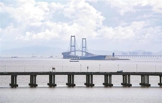 一桥飞架,深圳亲密“握手”珠江口西岸。深圳特区报记者 毕晗 摄