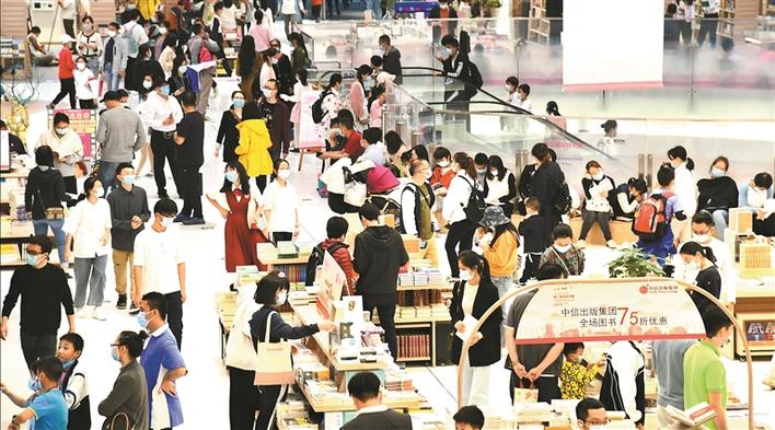 书香满鹏城,图为往届深圳书展场景。