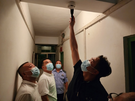 西乡街道开展国庆节前消防安全大检查行动