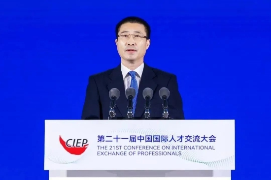 科技部副部长张广军作主旨演讲,并宣布大会开幕