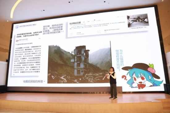 首届青创大赛获奖选手在深圳中心书城分享会上讲解作品