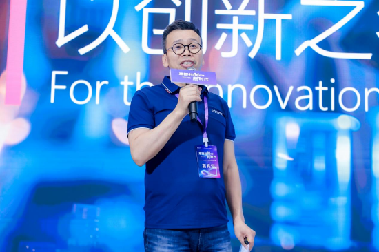 (邹俊新理事长发表讲话图片)