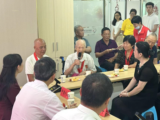 香安社区党委联合中国人寿举办“弘扬伟大建党精神,凝聚团结奋斗力量”主题党日活动暨香安社区党员政治生日会