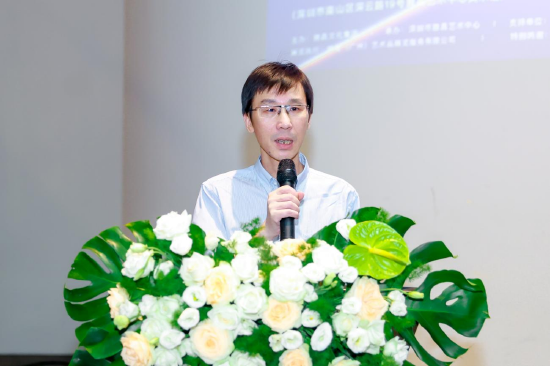 《美术》杂志副主编、中国美协策展委员会副秘书长,此次双年展策展人盛葳