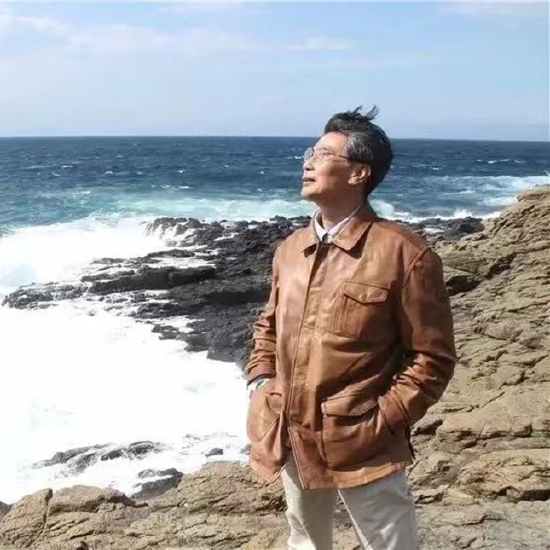 本文作者:万仁辉,仁晖、万粹,祖籍南昌幽兰乡,故号“幽兰居士”;因自建花园徽派古建万粹楼,人称“万粹楼主”。广东省人民政府文史研究舘舘员。