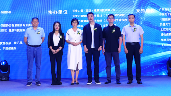 中国老年保健协会大湾区办事处组织成员 左起:闫杰、张女凤、李叁鬆、胡志远、李勇、陈何龙