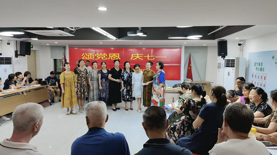 竹园社区老年人协会组织开展“颂党恩,庆七一”主题合唱活动